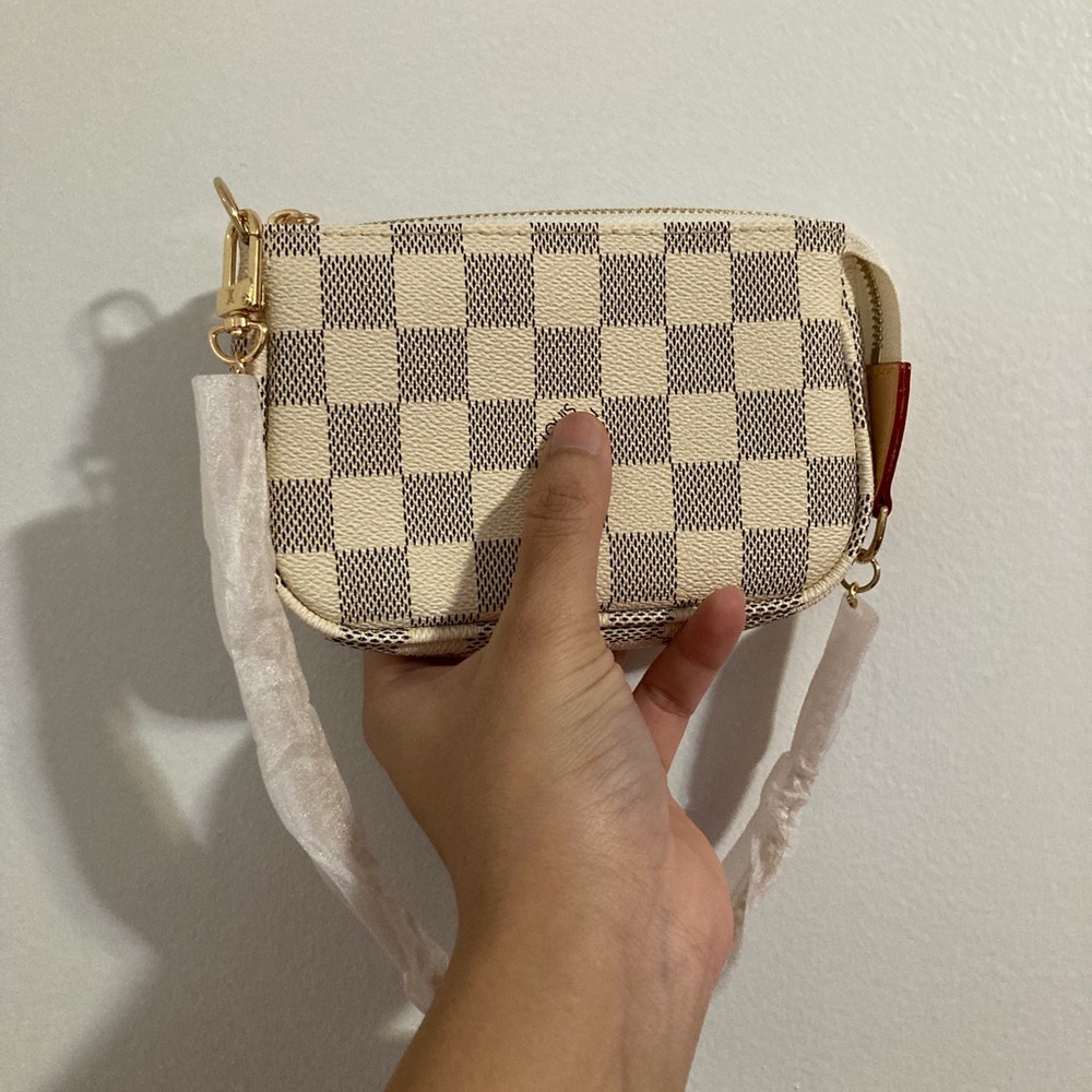 Luxurious Checkered Grid Cream and Blue Zipper Pouch Pochette with Gold Chain
